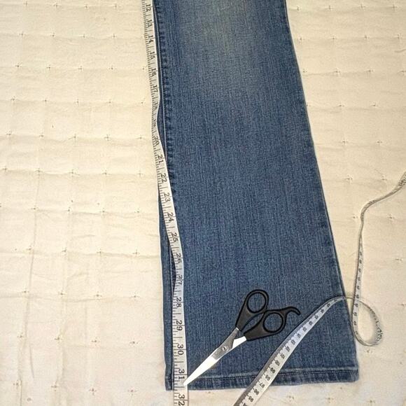 Old Navy Curvy Boot Cut Mid Rise Jeans Women's 14 | Light Blue Denim - Picture 9 of 10